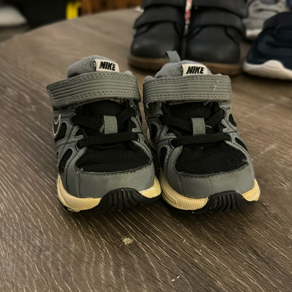 Nike toddler size 4